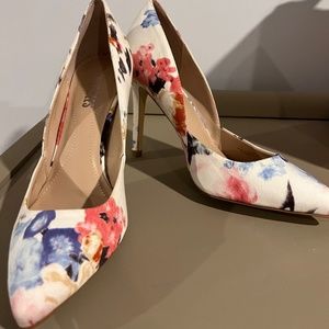 New Floral Heels- Size 7.5- Style Charles